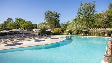 Seasonal outdoor pool, open 9:00 AM to 6:00 PM, pool umbrellas