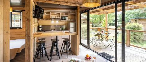 Family Chalet (Chalet Portland) | Living area | Foosball, table tennis