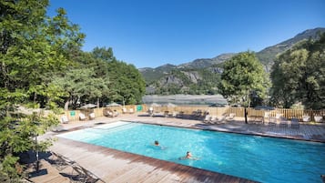 Seasonal outdoor pool, open 9:00 AM to 6:00 PM, pool umbrellas