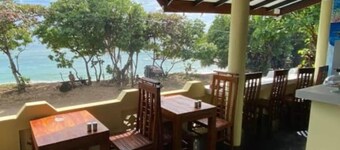 Beachfront 4-bedroom villa in fabulous Ahangama!