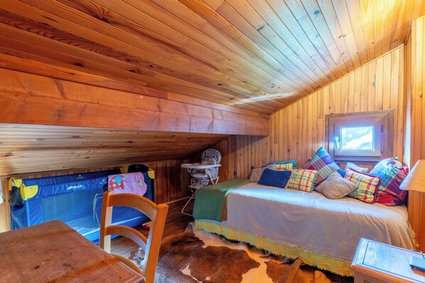 3 bedrooms, iron/ironing board, travel crib, WiFi