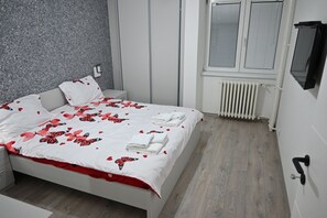 2 bedrooms, iron/ironing board, WiFi, bed sheets