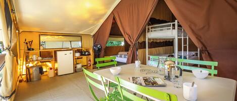 Tenda familiare | Area soggiorno | Tavolo da calcetto, tavolo da ping pong