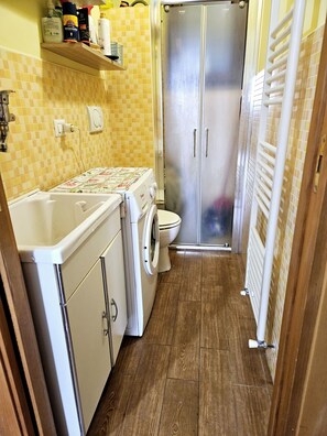 Doccia, asciugacapelli, bidet