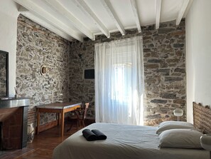 5 chambres, lit de bébé portatif, Wi-Fi, literie fournie