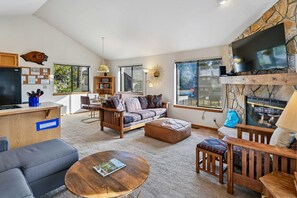 Télévision, cheminée