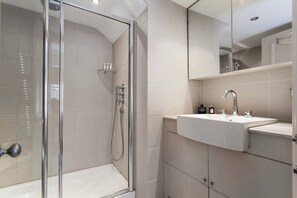 Apartment | 2 bedrooms, Internet - The Dragon s Den - by Out of Office Lifestyle (London)