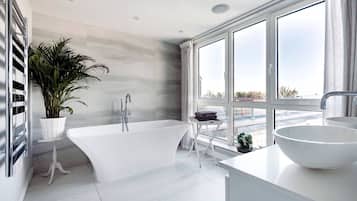 Apartment, Accessible | 3 bedrooms, Internet