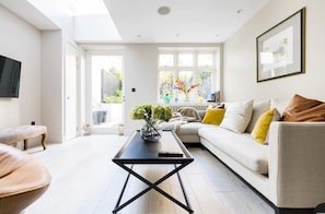 2 bedrooms, Internet - The English Gentleman Hampstead Heath - by Out of Office Lifestyle (London)