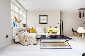 2 bedrooms, Internet - The English Gentleman Hampstead Heath - by Out of Office Lifestyle (London)