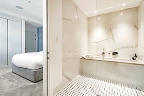 2 bedrooms, Internet - The Smooth Velvet - by Out of Office Lifestyle (London)