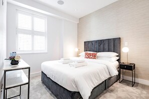 2 bedrooms, Internet - The Smooth Velvet - by Out of Office Lifestyle (London)