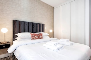 2 bedrooms, Internet - The Smooth Velvet - by Out of Office Lifestyle (London)