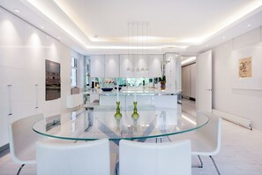 House - The White Peace Garden 3 bed Hampstead - by Out of Office Lifestyle (London)