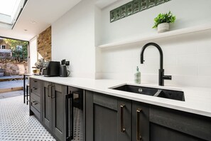 Apartment | 1 bedroom, Internet - The Blooming Minimalist- by Out of Office Lifestyle (London)