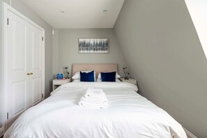 1 bedroom, Internet - The Mayfair Marvel- by Out Of Office Lifestyle (London)