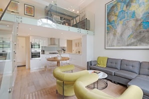 House | 2 bedrooms, Internet - The Artists Hideaway-2 bed Mezzanine in Paddington - by Out of Office Lifestyle (London)