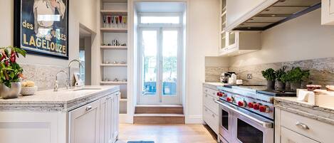 House | 3 bedrooms, desk, Internet