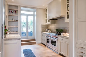 House - The Notting Hill Townhouse - by Out of Office Lifestyle (London)