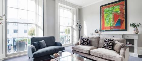 House | 3 bedrooms, desk, Internet