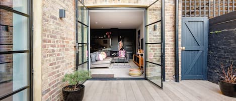 อพาร์ทเมนท์ | 2 ห้องนอน, อินเทอร์เน็ตความเร็วสูง