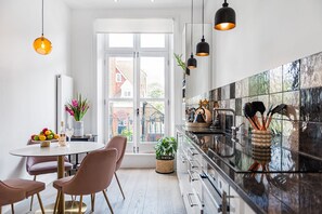 House - Lady on the Lane- 2 bed Primrose Hill - by Out of Office Lifestyle (London)