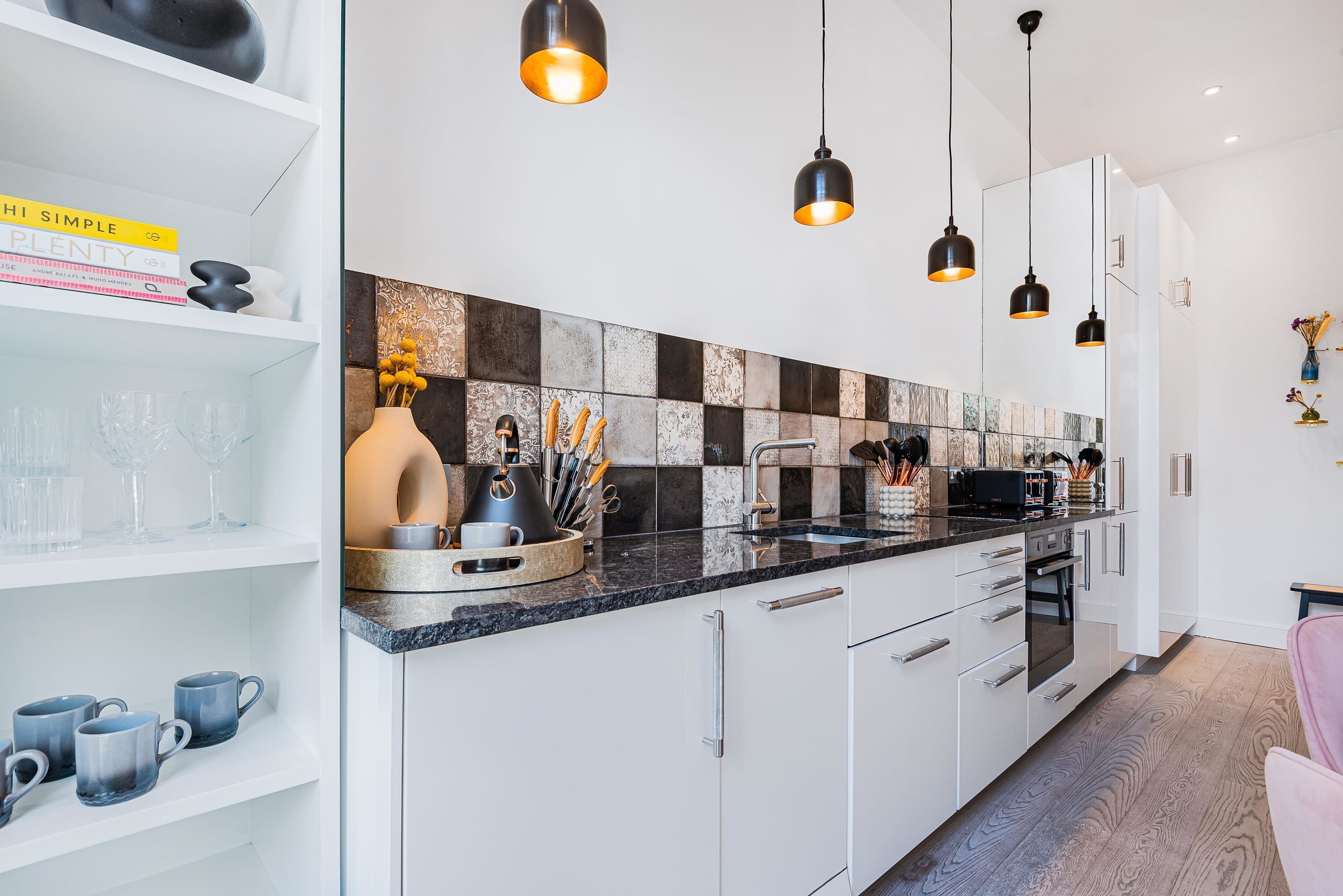 2 عدّة غرف نوم وخدمة الإنترنت