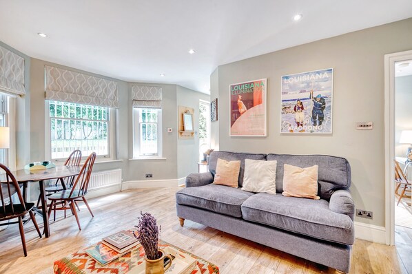 1 bedroom, Internet - The Westbourne Hideaway - Notting Hill 1 Bed - by Out of Office Lifestyle (London)