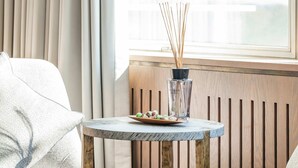 A modern room with a round table, a chair, and a window with curtains. - Regents Park Penthouse (London)