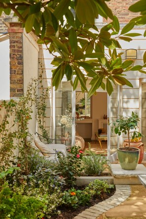 3 bedrooms, Internet - Belgravia Beauty - by Out of Office Lifestyle (London)