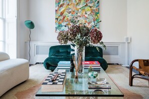 3 bedrooms, Internet - Belgravia Beauty - by Out of Office Lifestyle (London)