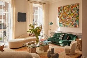 3 bedrooms, Internet - Belgravia Beauty - by Out of Office Lifestyle (London)