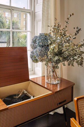 3 bedrooms, Internet - Belgravia Beauty - by Out of Office Lifestyle (London)