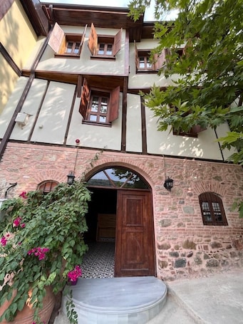 Fachada da propriedade. Trilye Taşev