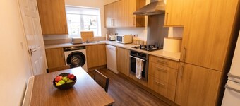 Swindon Cozy 2BR Retreat