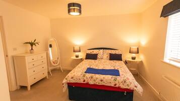 Rumah | 2 kamar tidur, setrika/meja setrika, Wi-Fi gratis, dan seprai linen