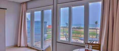 Signature Cottage, Beach View | Laptop workspace, bed sheets