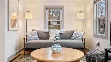 House, Berbilang Katil, Kitchen, Garden View (Sandpiper - Cottage) | Ruang tamu | 42 inci televisyen skrin rata dengan digital