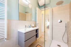 Bathroom - Stylish flat balcony near Rapallo Castle (Rapallo)