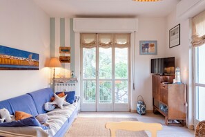 Apartment, 1 Double Bed with Sofa bed, Balcony, City View | Living area | 43-inch flat-screen TV with digital channels - Stylish flat balcony near Rapallo Castle (Rapallo)