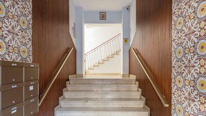 A staircase with wooden handrails and patterned wallpaper on the walls. - Stylish flat balcony near Rapallo Castle (Rapallo)