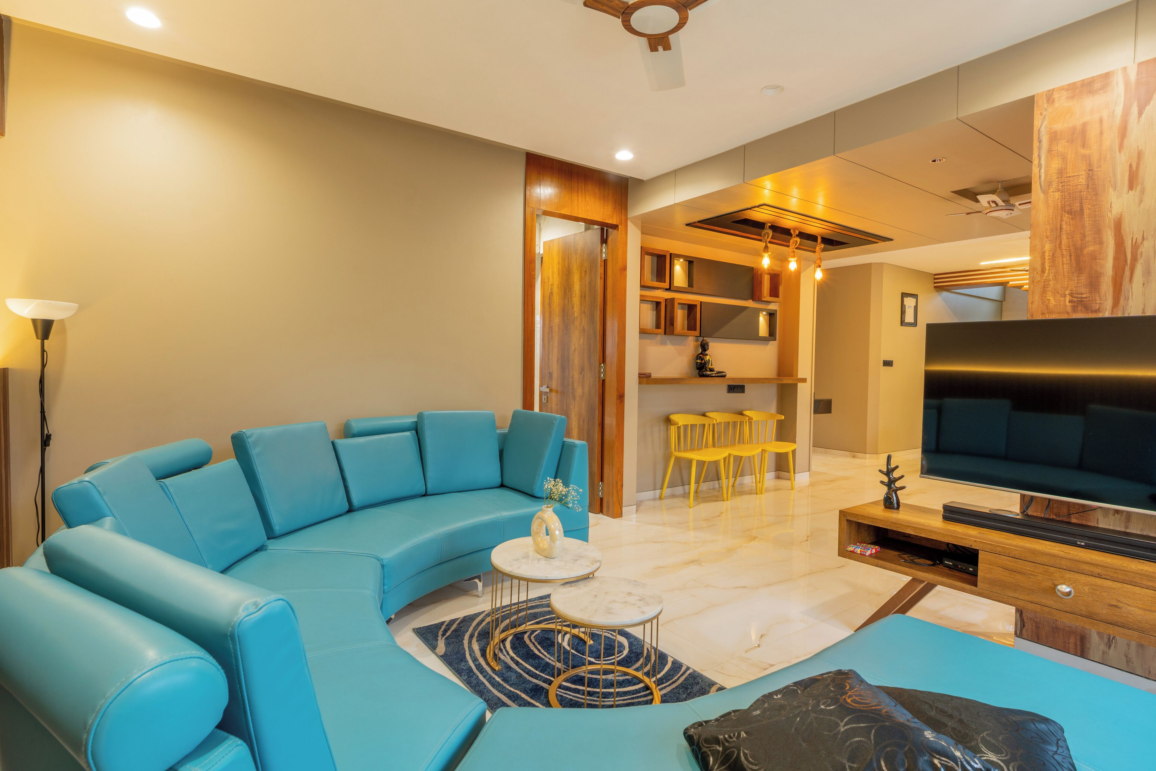 Familjerum - balkong - utsikt mot staden | Vardagsrum | Tv