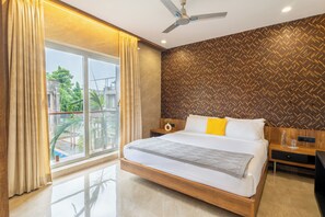 家庭客房, 陽台, 城市景觀 | 遮光布/窗簾、熨斗/熨衣板、免費無線上網、床單