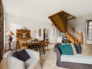 TV - Charming country house for 6 with garden (Fanlac)