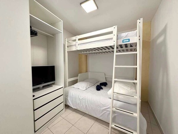 1 bedroom, WiFi, bed sheets