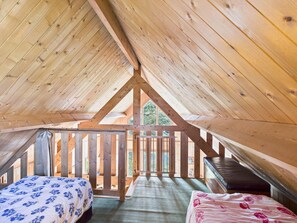 2 bedrooms, iron/ironing board, WiFi