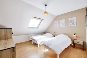 3 bedrooms, iron/ironing board, free WiFi