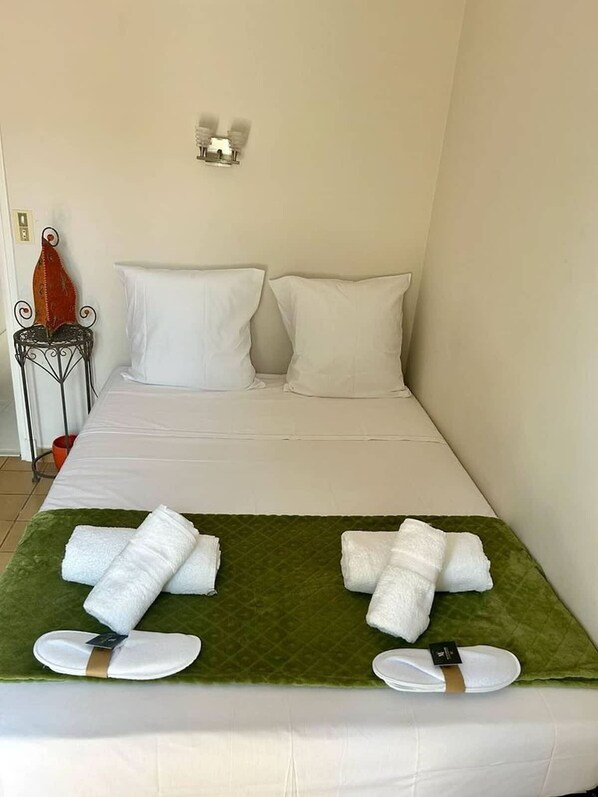 3 chambres, fer et planche à repasser, Wi-Fi, draps fournis