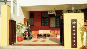 Fachada da propriedade