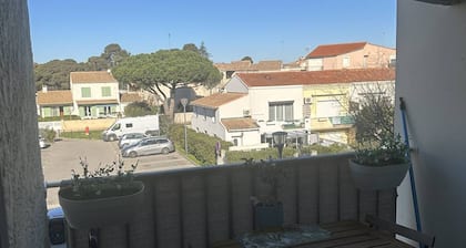 Studio rénové proche des cures avec climatisation